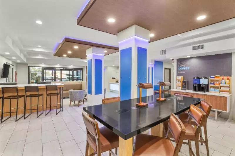 فندق Holiday Inn Express & Suites Tacoma, An Ihg