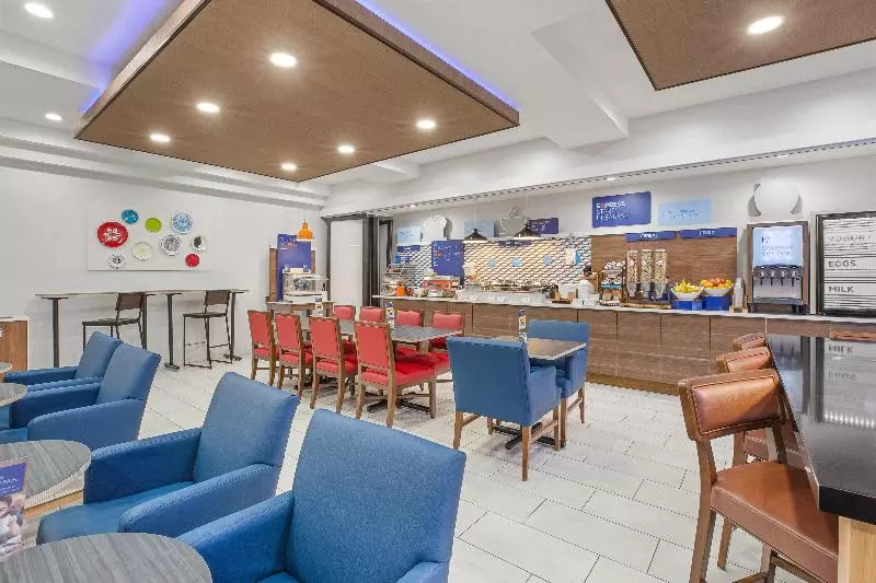 فندق Holiday Inn Express & Suites Tacoma, An Ihg