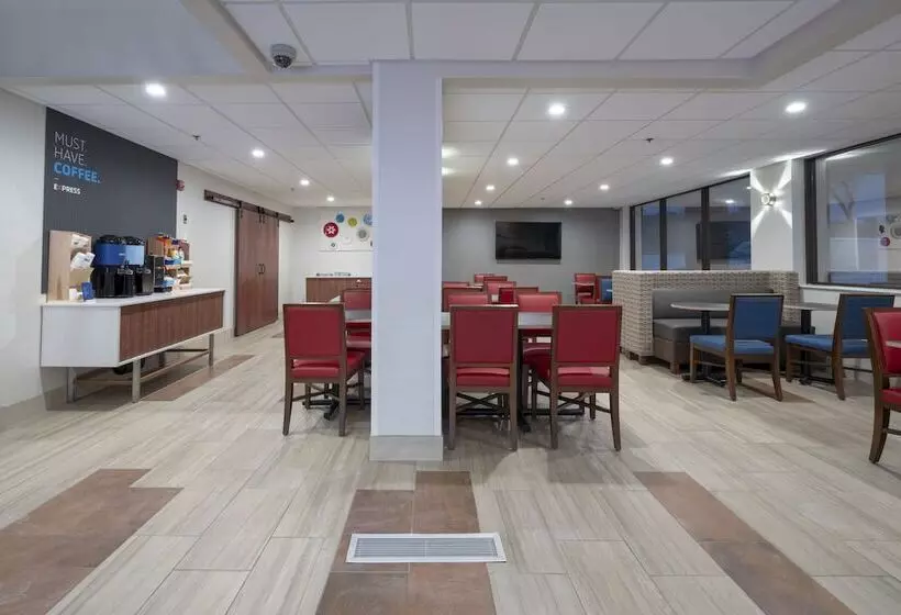 Holiday Inn Express Hotel & Suites Coon Rapids Blaine Area, An Ihg