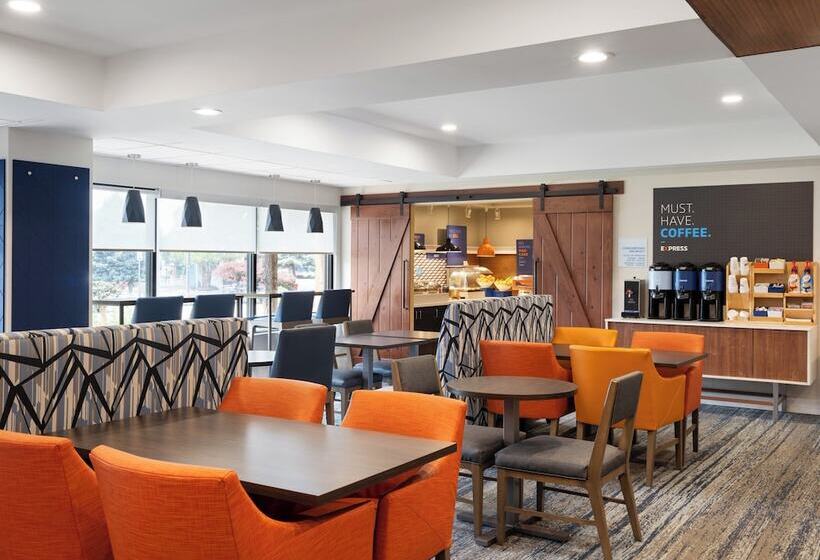 هتل Holiday Inn Express Indianapolis Airport, An Ihg