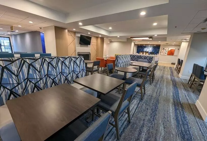Отель Holiday Inn Express Indianapolis Airport, An Ihg