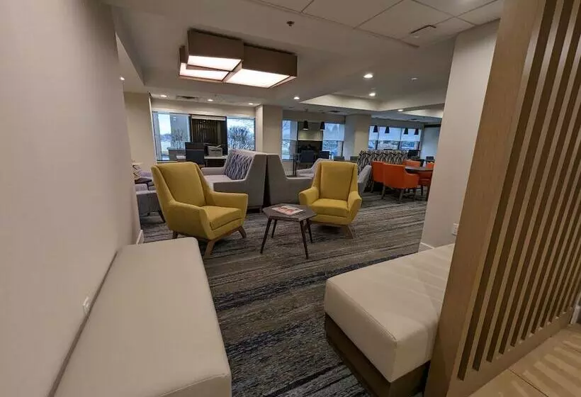 Отель Holiday Inn Express Indianapolis Airport, An Ihg