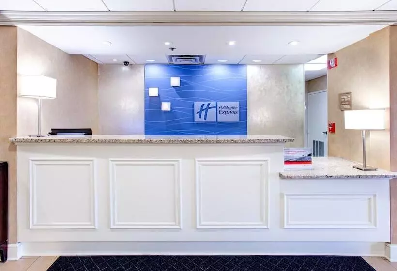 Отель Holiday Inn Express Indianapolis Airport, An Ihg