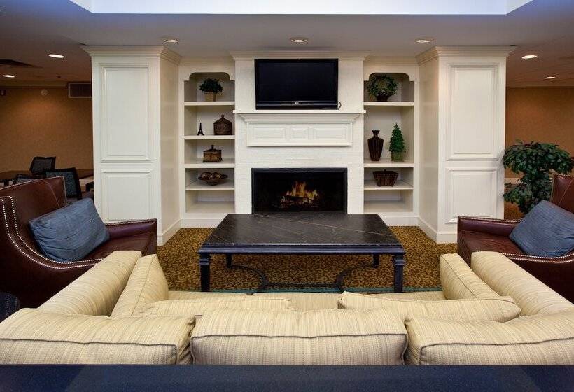 هتل Holiday Inn Express Indianapolis Airport, An Ihg