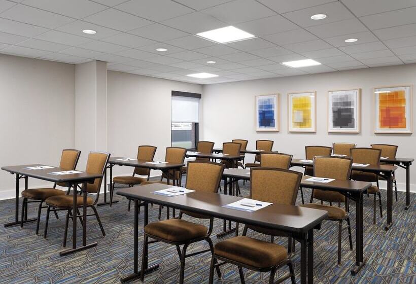 هتل Holiday Inn Express Indianapolis Airport, An Ihg