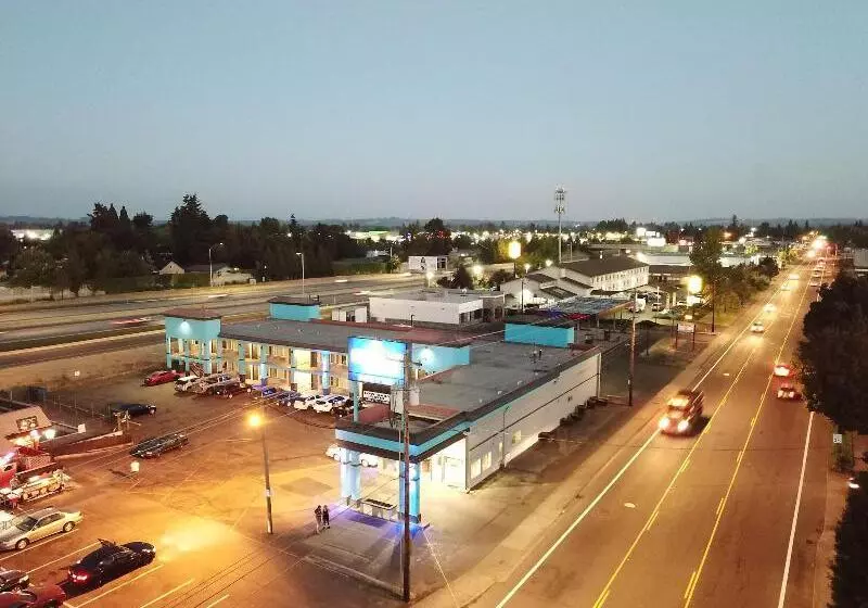 호텔 Holiday Lodge Salem,or