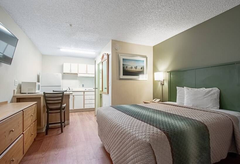 Otel Hometowne Studios By Red Roof Phoenix   Dunlap Ave