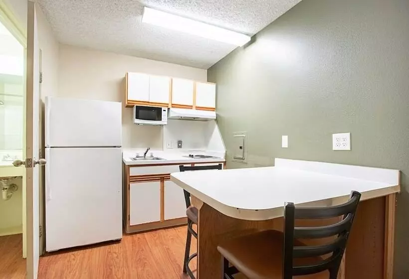 호텔 Hometowne Studios By Red Roof Phoenix   Dunlap Ave