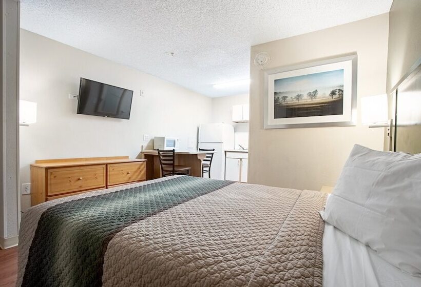 Otel Hometowne Studios By Red Roof Phoenix   Dunlap Ave