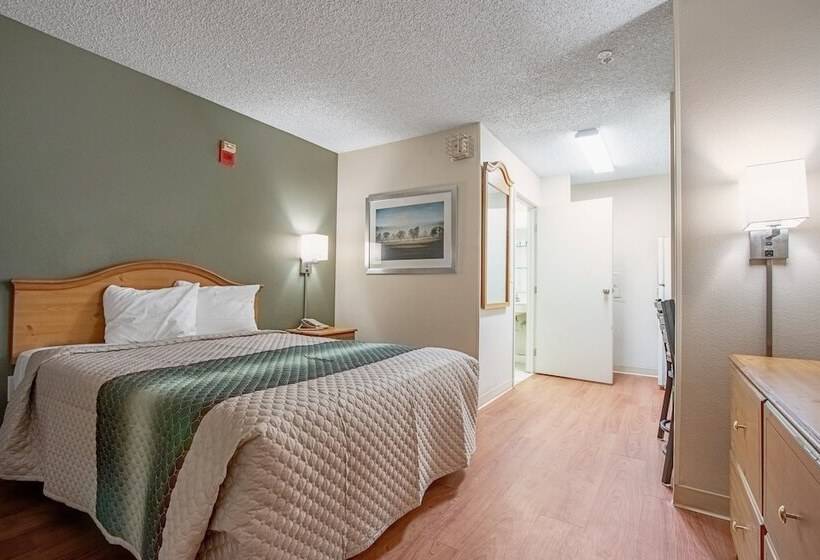 Otel Hometowne Studios By Red Roof Phoenix   Dunlap Ave