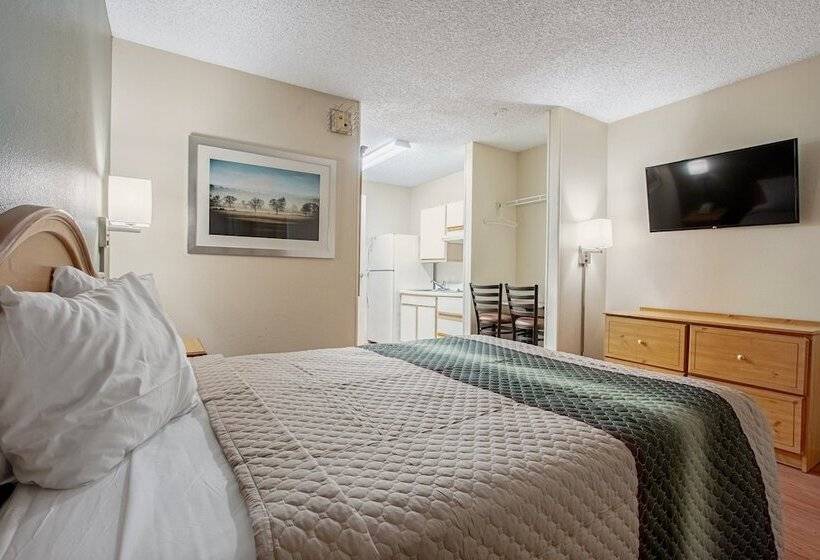 Otel Hometowne Studios By Red Roof Phoenix   Dunlap Ave