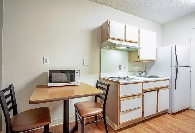 호텔 Hometowne Studios By Red Roof Phoenix   Dunlap Ave