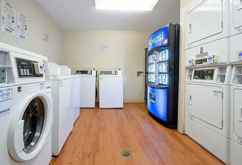 호텔 Hometowne Studios By Red Roof Phoenix   Dunlap Ave