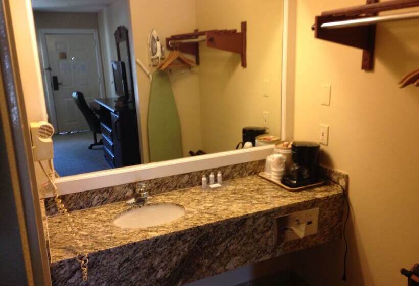 בית מלון כפרי Econo Lodge Inn & Suites Ocean Springs   Biloxi