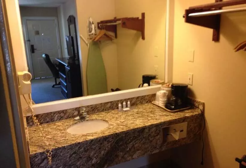 هتل Econo Lodge Inn & Suites Ocean Springs Biloxi