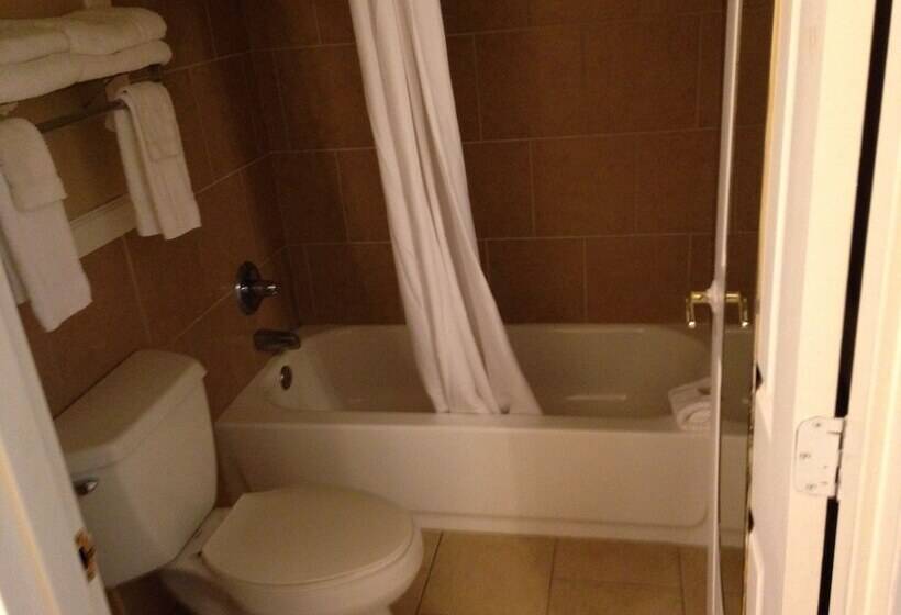 בית מלון כפרי Econo Lodge Inn & Suites Ocean Springs   Biloxi