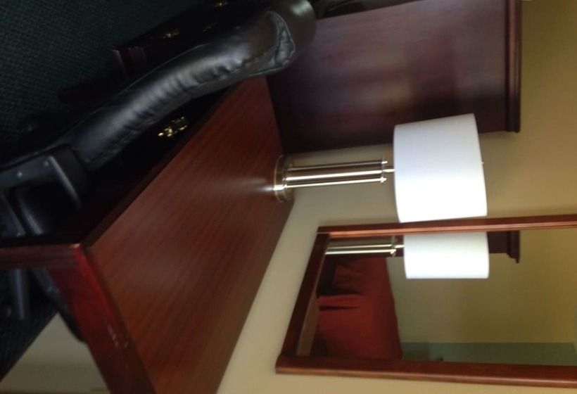 בית מלון כפרי Econo Lodge Inn & Suites Ocean Springs   Biloxi