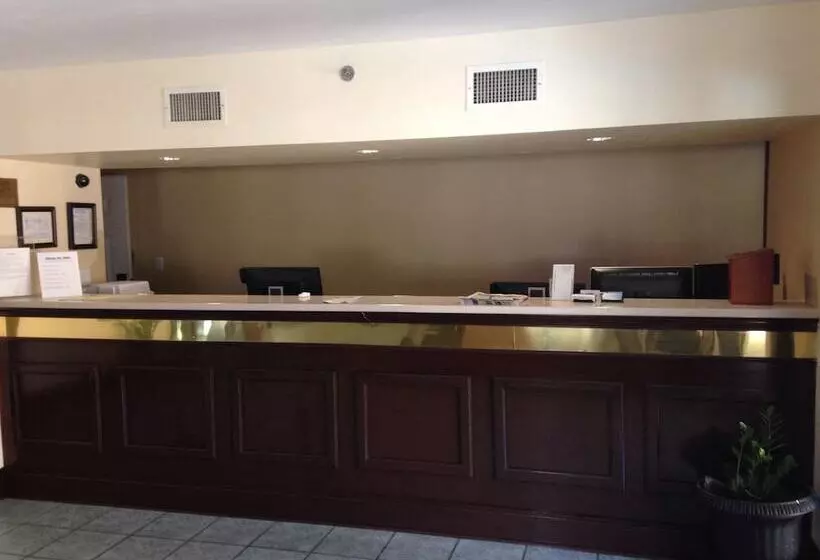 هتل Econo Lodge Inn & Suites Ocean Springs Biloxi