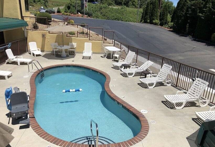 Отель Quality Inn Hillsville