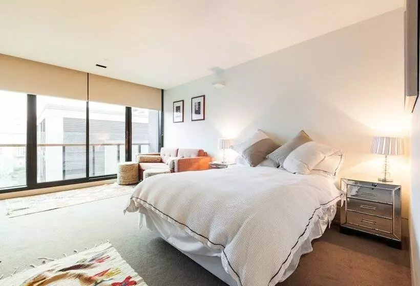 Celeste, 1bdr East Melbourne Apartment