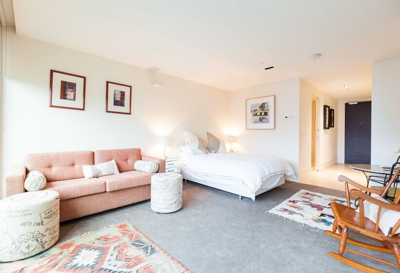 Celeste, 1bdr East Melbourne Apartment