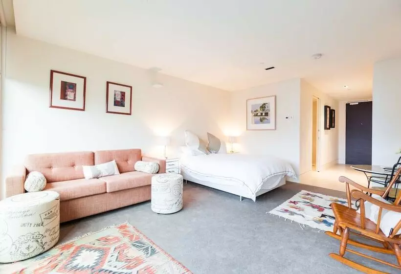 Celeste, 1bdr East Melbourne Apartment