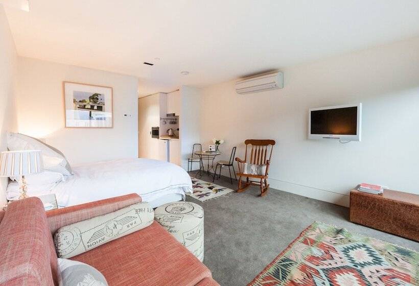 Celeste, 1bdr East Melbourne Apartment