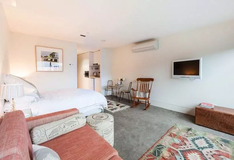 Celeste, 1bdr East Melbourne Apartment