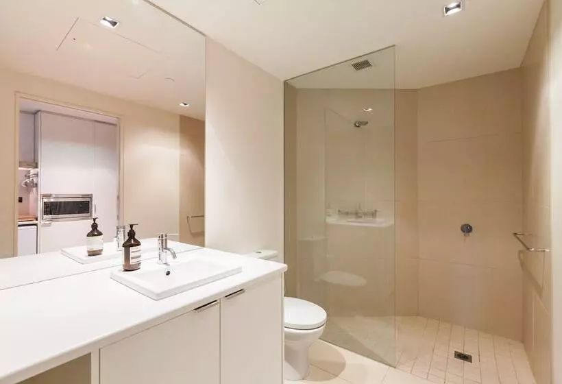 Celeste, 1bdr East Melbourne Apartment