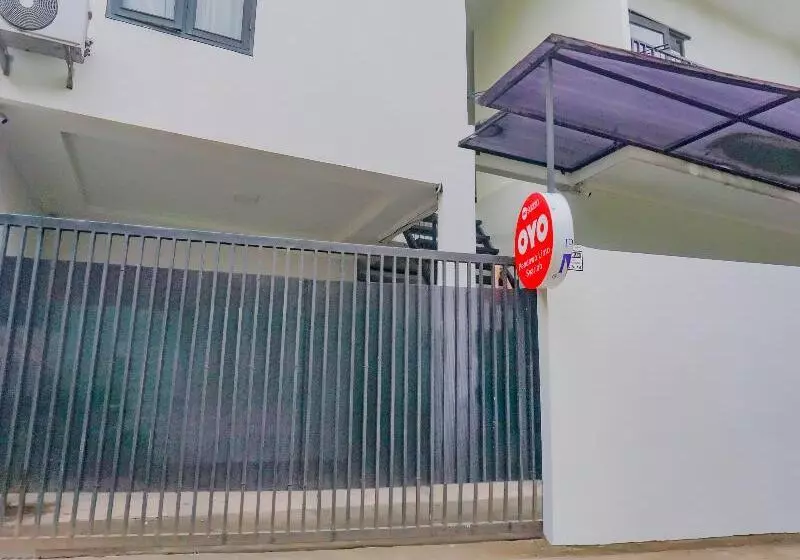 پانسیون Reddoorz @ Limo Depok