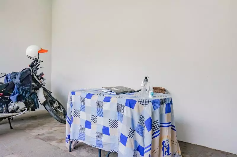 پانسیون Reddoorz @ Limo Depok