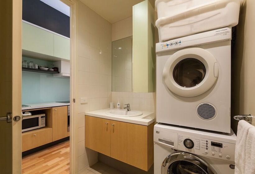 Tennyson, Richmond Studio Apartment