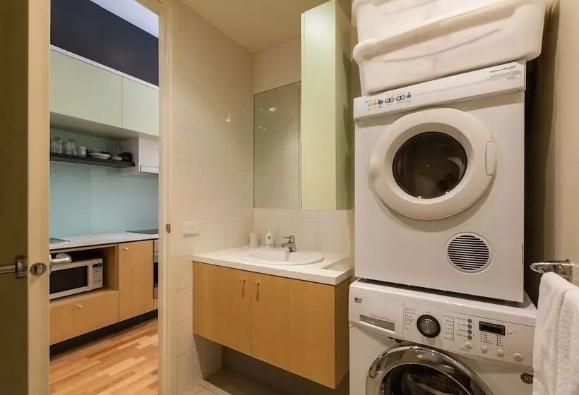 Tennyson, Richmond Studio Apartment