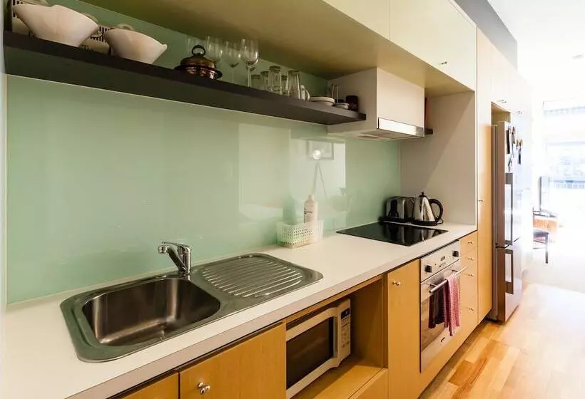 Tennyson, Richmond Studio Apartment