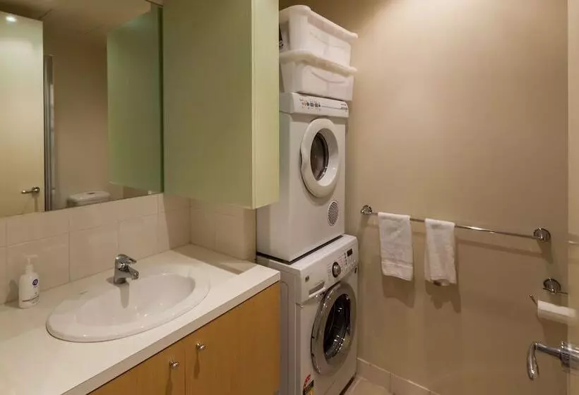 Tennyson, Richmond Studio Apartment