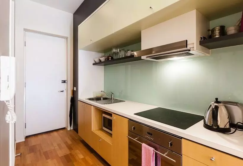 Tennyson, Richmond Studio Apartment