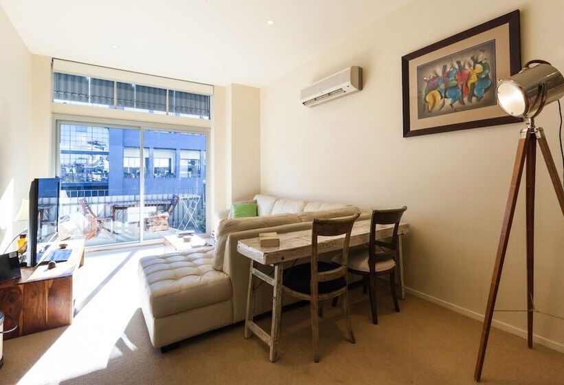 Tennyson, Richmond Studio Apartment