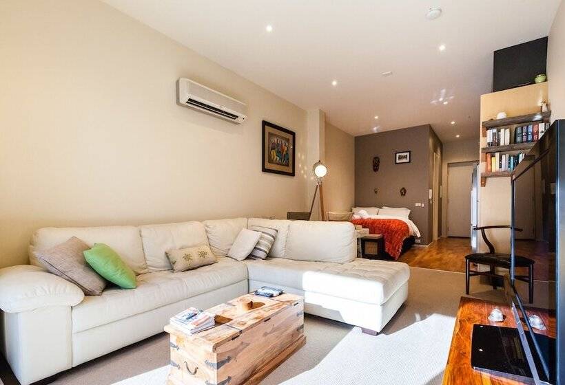 Tennyson, Richmond Studio Apartment