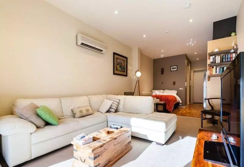 Tennyson, Richmond Studio Apartment