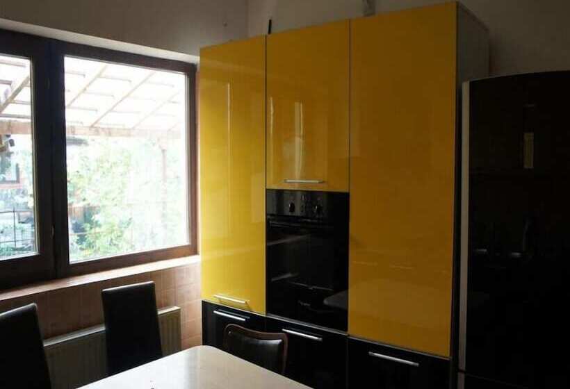 Пансион Leyla Guesthouse Castel