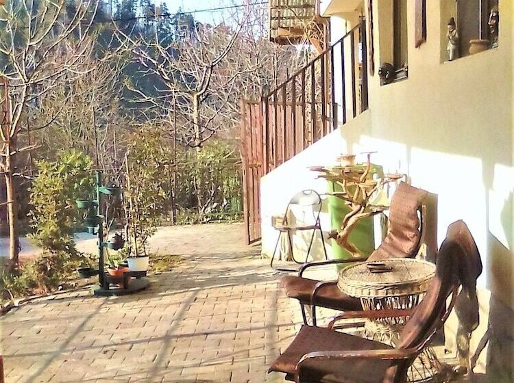 Пансион Leyla Guesthouse Castel