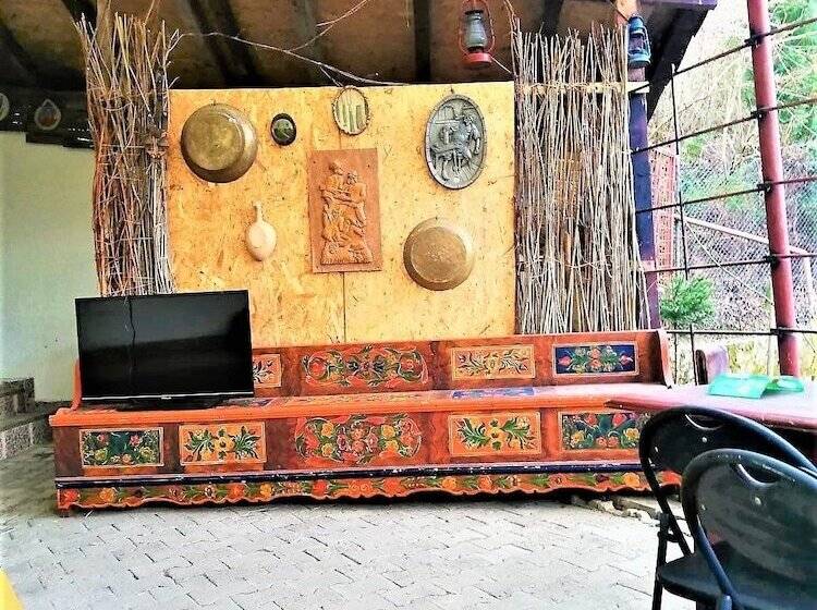 Пансион Leyla Guesthouse Castel