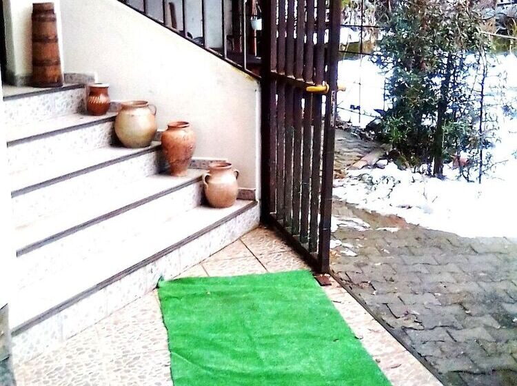 Пансион Leyla Guesthouse Castel