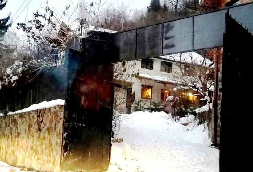 Пансион Leyla Guesthouse Castel