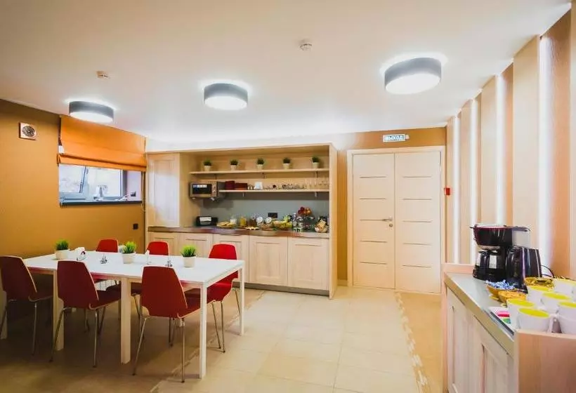 Hotel Rooms And Breakfast