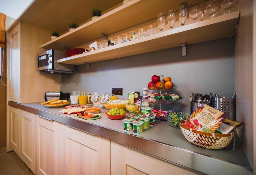 Hotel Rooms And Breakfast