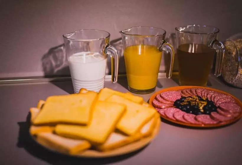 Hotel Rooms And Breakfast