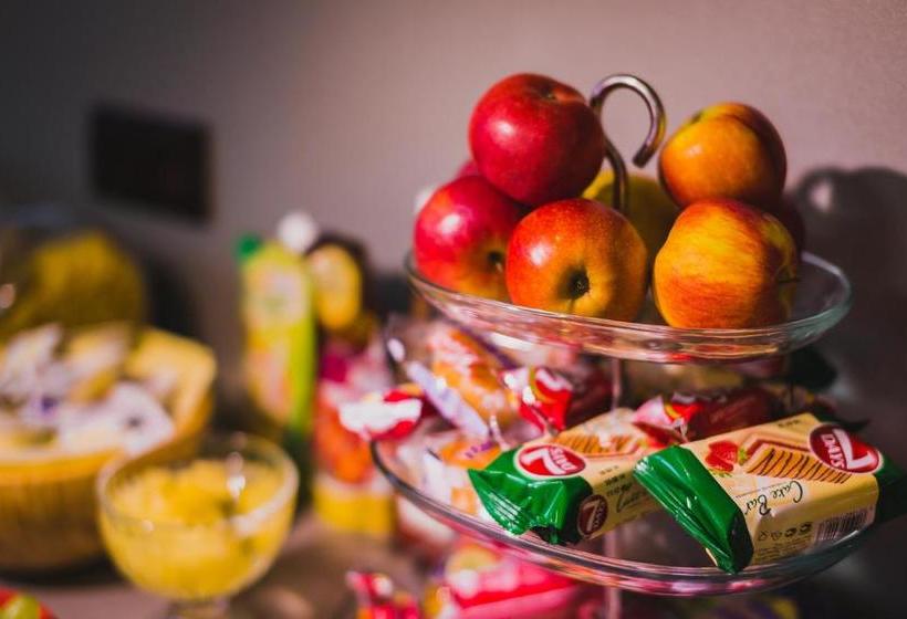 Hotel Rooms And Breakfast