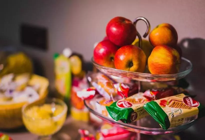 Hotel Rooms And Breakfast