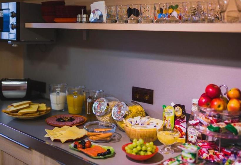 Hotel Rooms And Breakfast